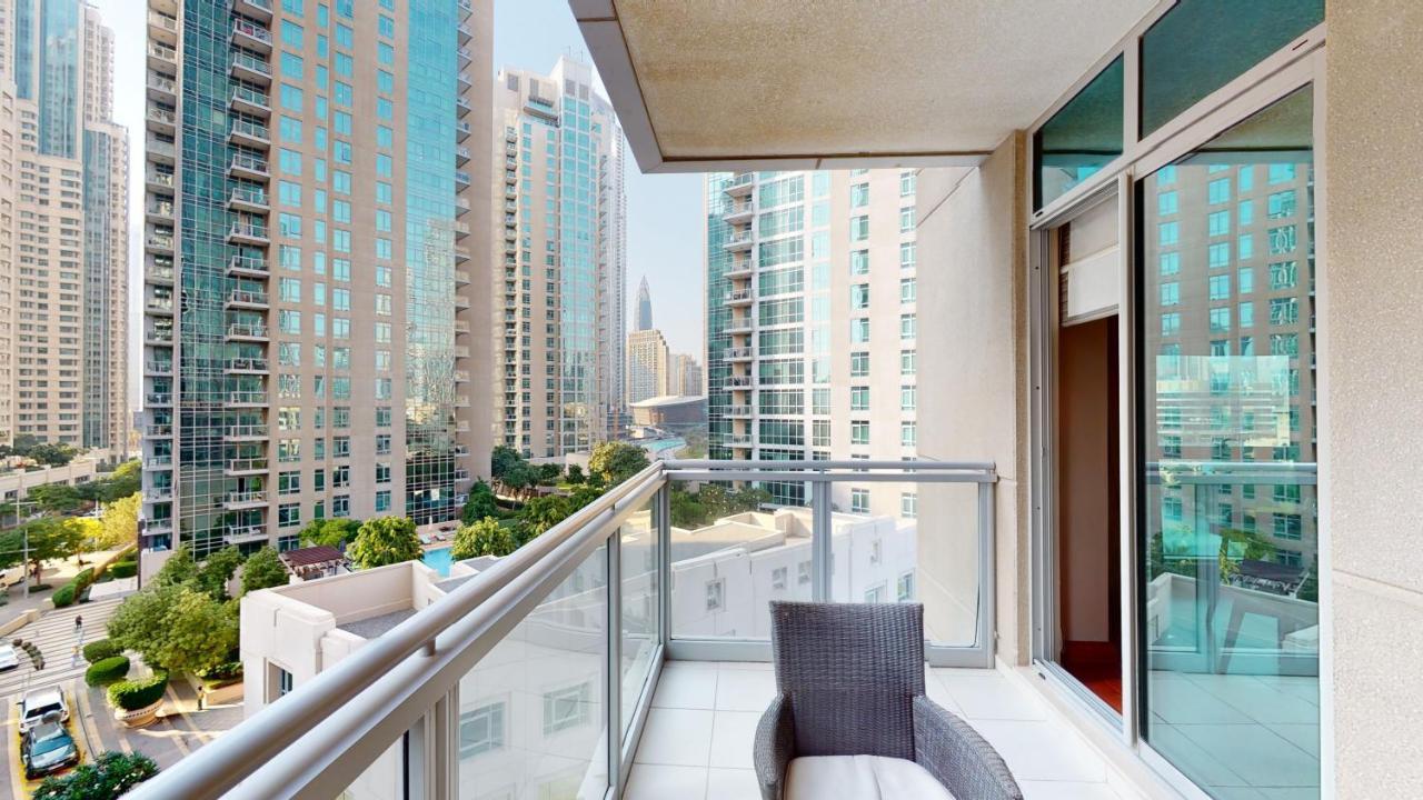 Stylish 2-Bed Apt Burj Khalifa And Fountain Views Apartment Dubai Exterior photo